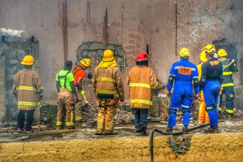 Los héroes “sin capa” que lo han dado todo sofocando el incendio de San Cristóbal