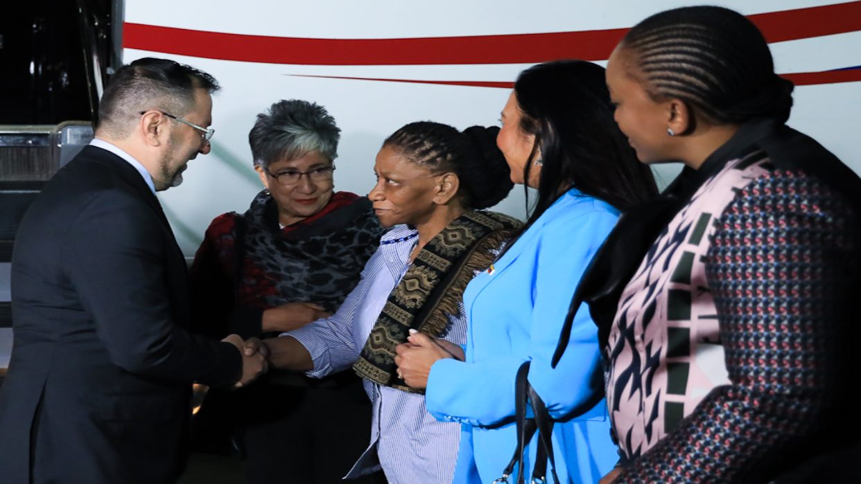 Canciller Yván Gil arriba a Sudáfrica a propósito de la XV Cumbre de los BRICS