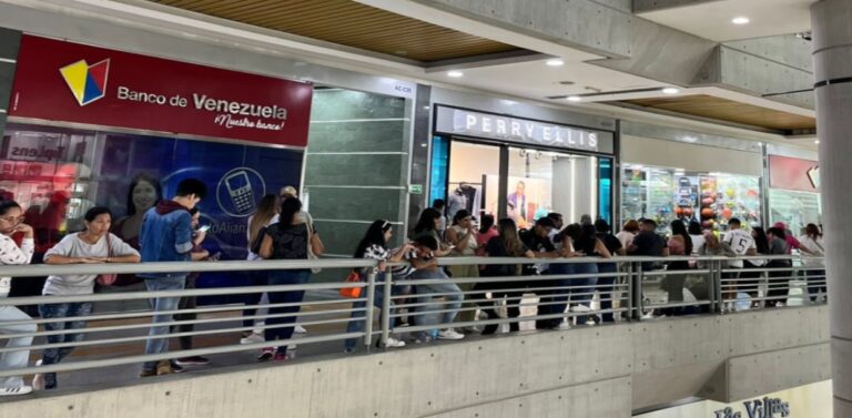 Fanáticos de Luis Miguel madrugaron por entradas para su concierto en Caracas