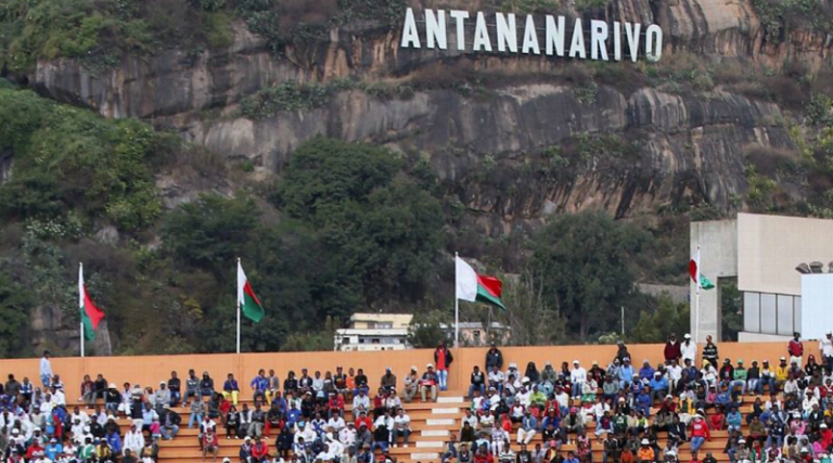 Víctimas fatales y decenas heridos tras estampida en estadio nacional de Madagascar