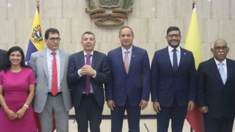 Autoridades de Transporte de Venezuela y Colombia instalan primera reunión en Caracas