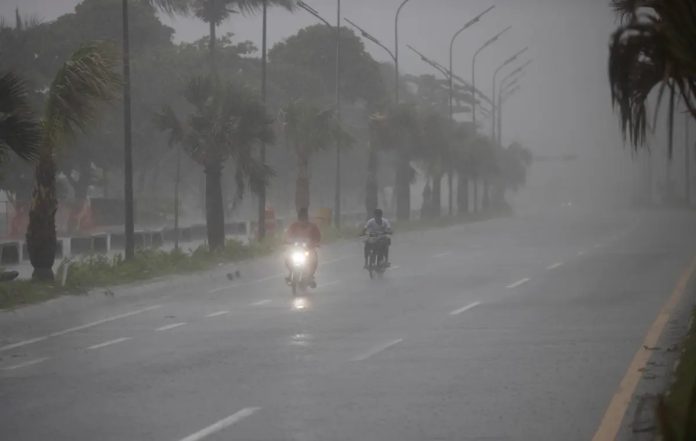 Tormenta Franklin se aleja de República Dominicana, pero continúan las fuertes lluvias