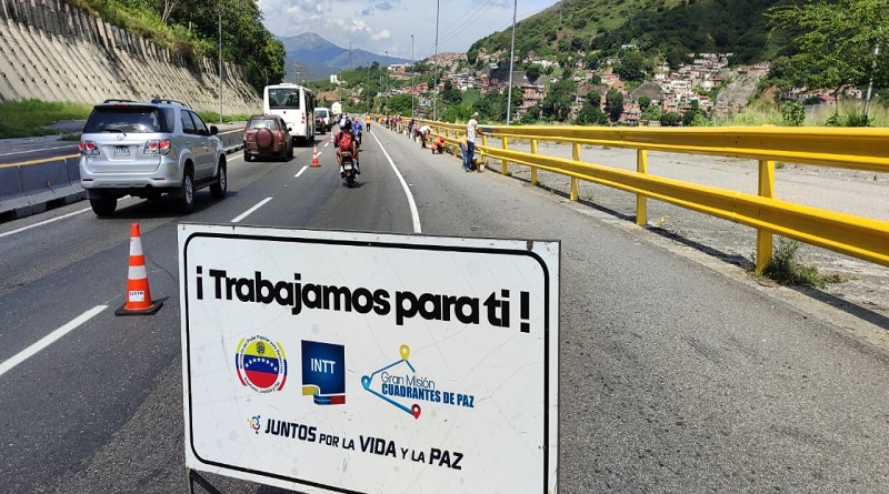 Avanzan trabajos de mantenimiento vial en la autopista Caracas-La Guaira