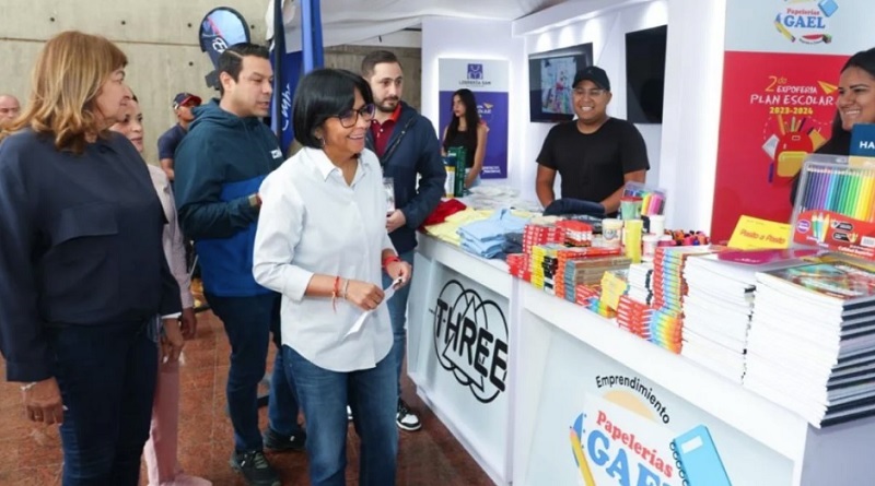 Instalan expoferias Plan Escolar 2023-2024 en todo el país