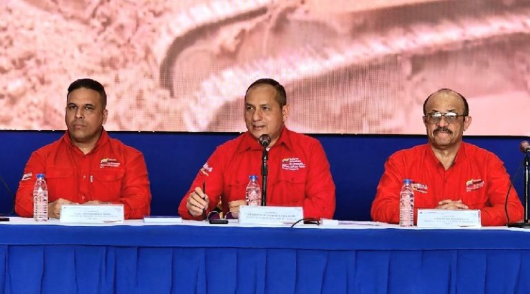 Juramentan a directores del Ministerio para el Transporte