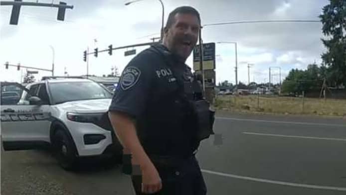 Policía ladra como un perro para engañar a unos ladrones adolescentes y hace que se rindan