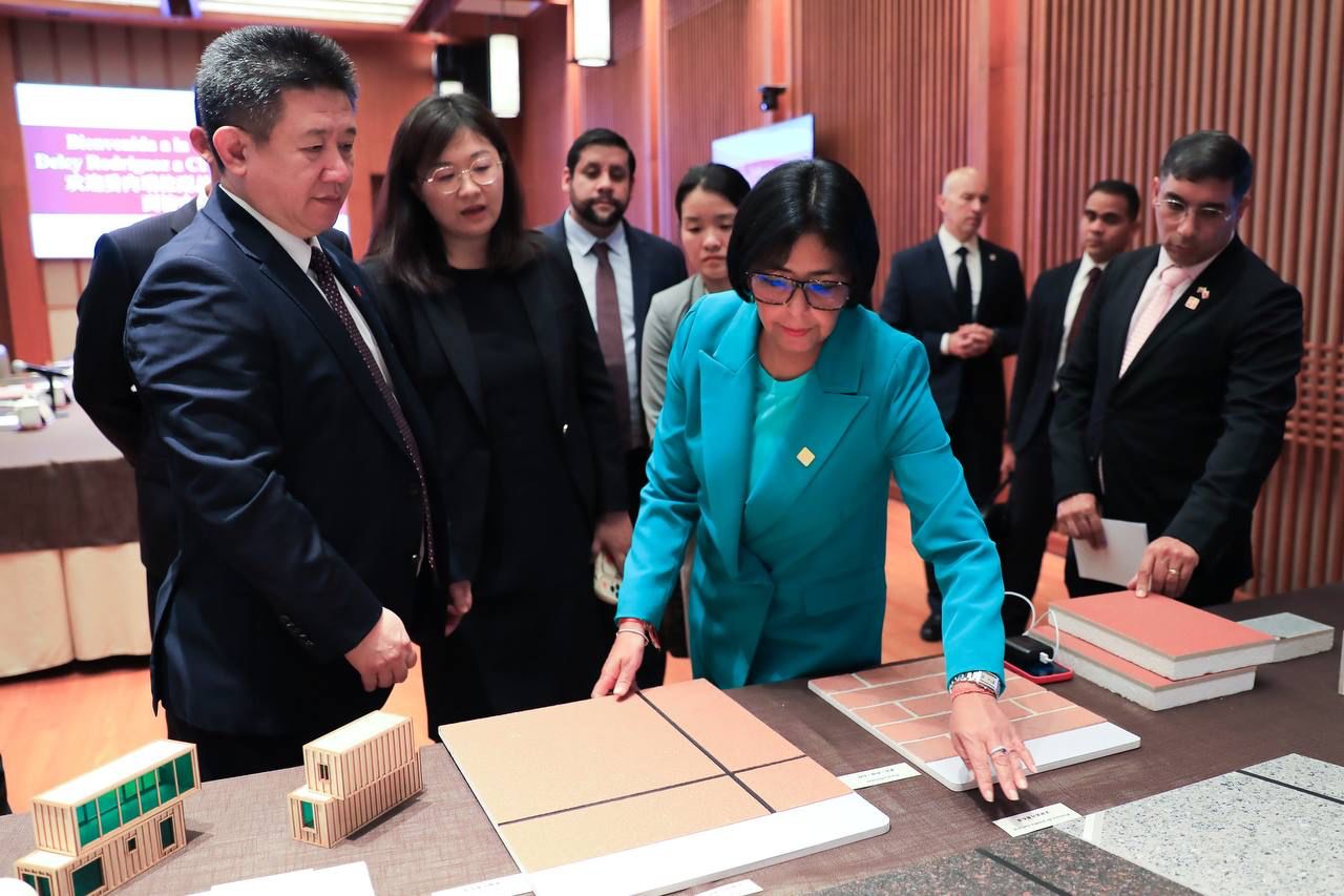 Vicepresidenta Rodríguez recorre instalaciones de Citic Group en China
