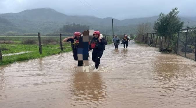 Lluvias en Chile dejan damnificados y comunidades aisladas