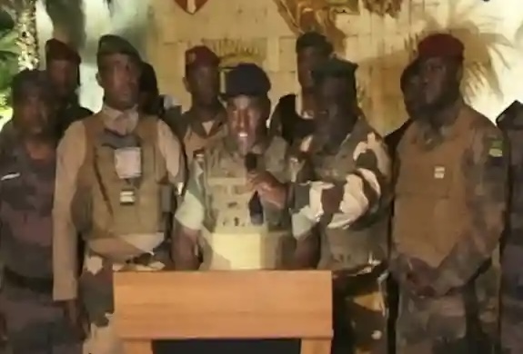 Unión Africana pide liberar a presidente de Gabón