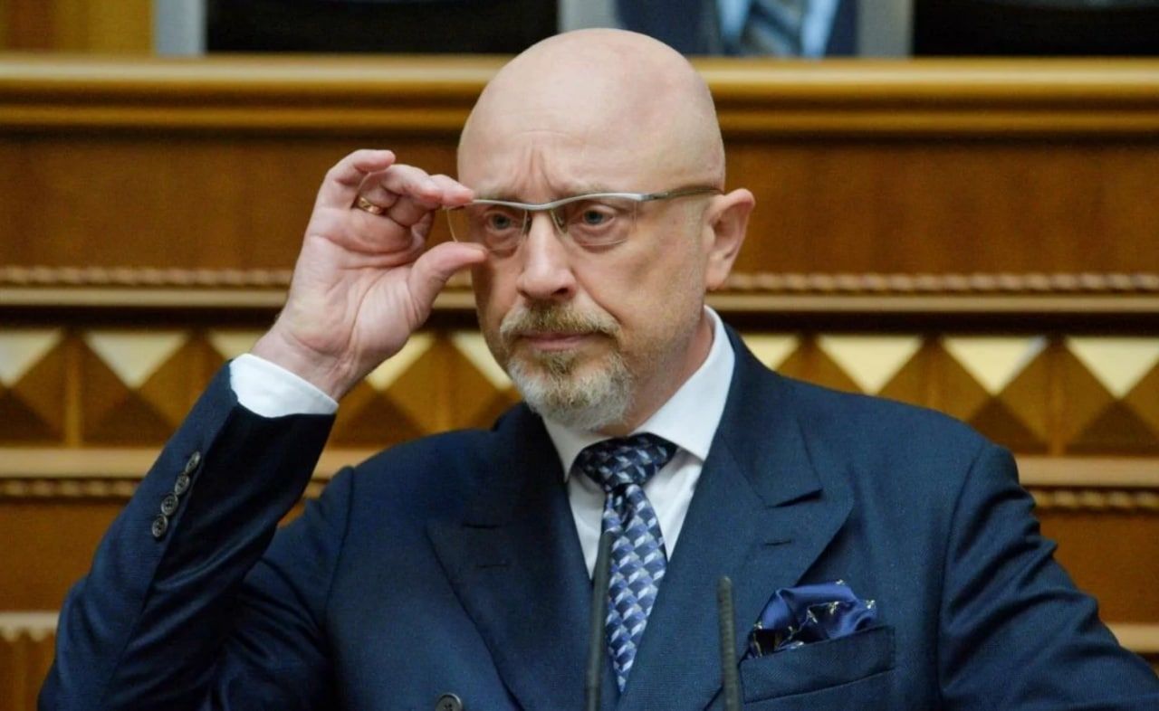 Ucrania: ministro de Defensa destituido entrega renuncia