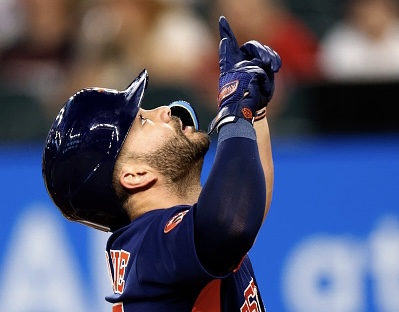 José Altuve sacudió Texas con tres jonrones seguidos