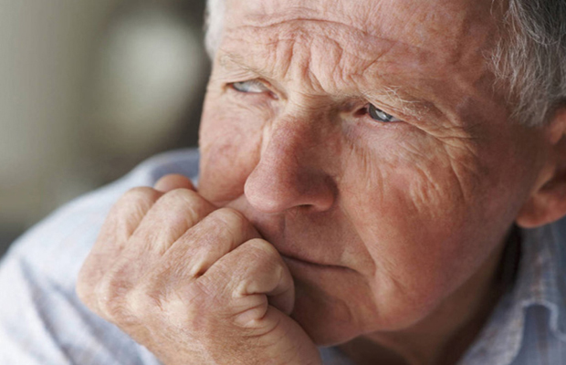 Según estudio, la soledad eleva el riesgo de padecer demencia