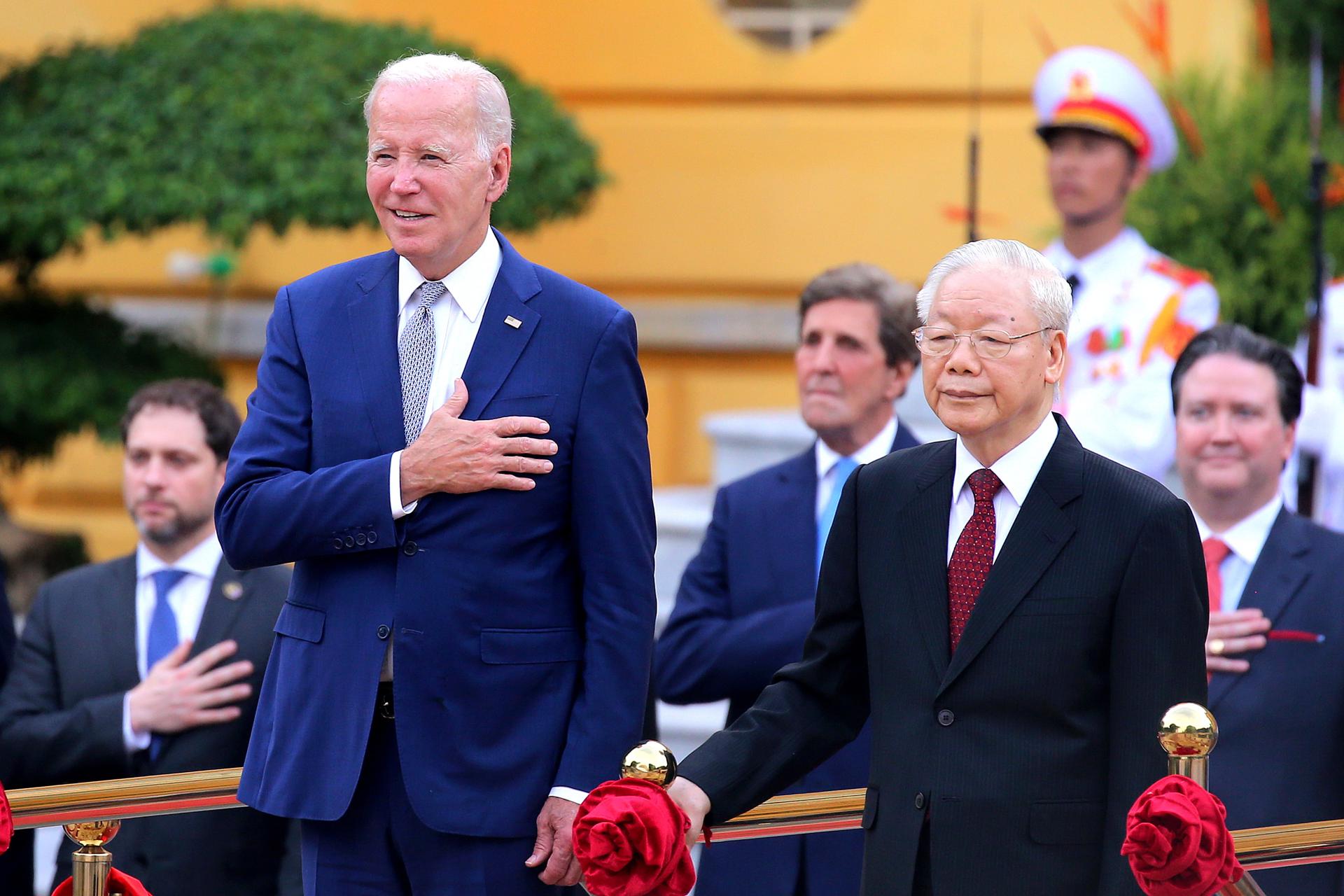 Biden cierra visita a Vietnam con reuniones empresariales