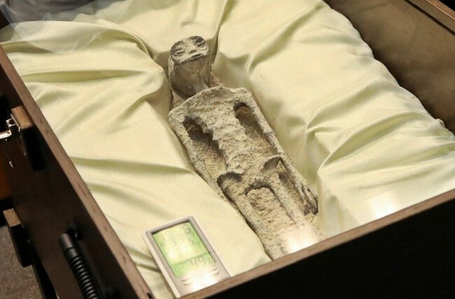 «No estamos solos»: México acaba de llevar al Congreso dos cuerpos de supuestos extraterrestres