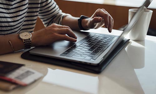 Ecuador va a clases virtuales en zonas de alta criminalidad