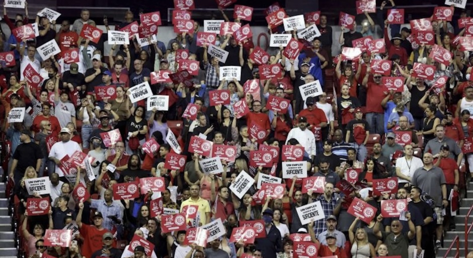 Los sindicatos culinarios y de camareros de Las Vegas votan a favor de autorizar una huelga