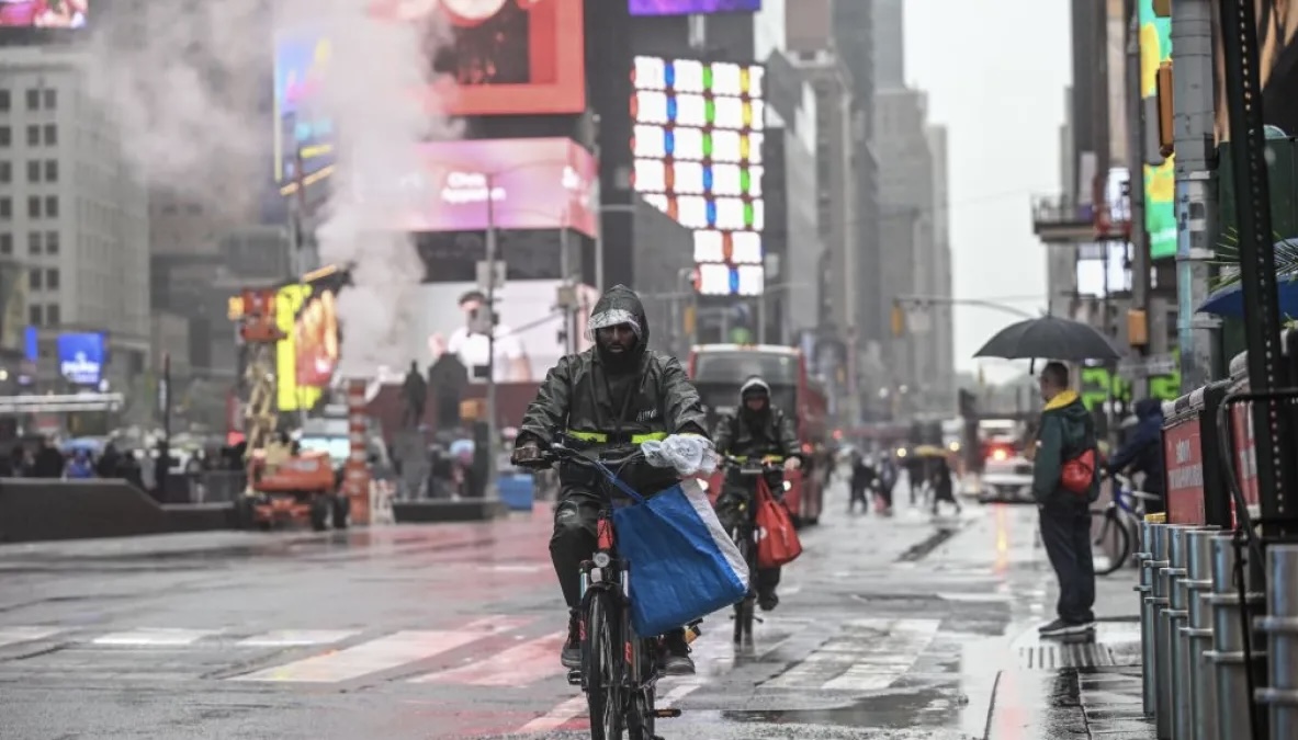 Intensas lluvias en toda la ciudad de Nueva York y partes del noreste podrían inundar el metro y las carreteras