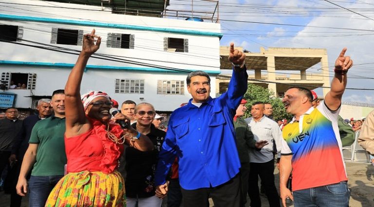 Dos mil liceos serán transformados en escuelas técnicas