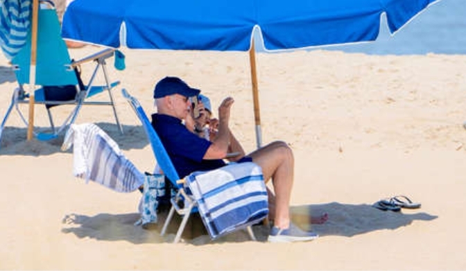 «Es vergonzoso»: Denuncian que Biden ha pasado casi el 40 % de su mandato de vacaciones