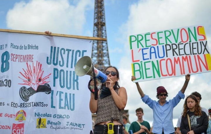 La lucha en defensa del agua atraviesa los pueblos del Oeste de Francia