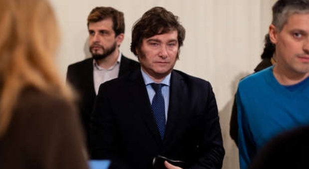 Eliminar el Banco Central y dolarizar a valor de mercado: Milei repasa su plan económico para Argentina