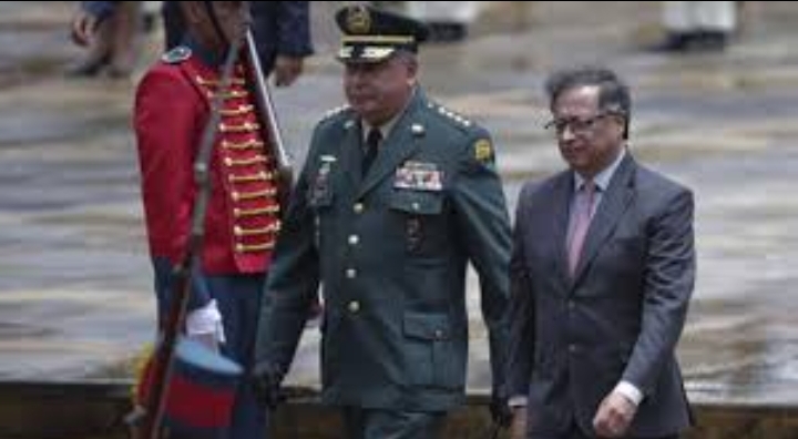 «No puede ocurrir en este Gobierno»: militares se hacen pasar por disidencias de las FARC y Petro reacciona