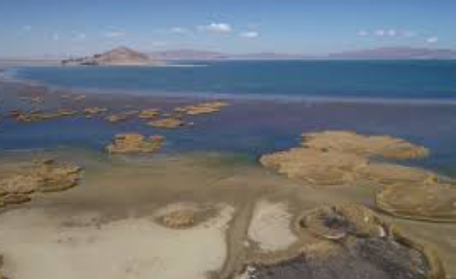 Piden declarar la emergencia en el lago Titicaca por el descenso del nivel de sus aguas