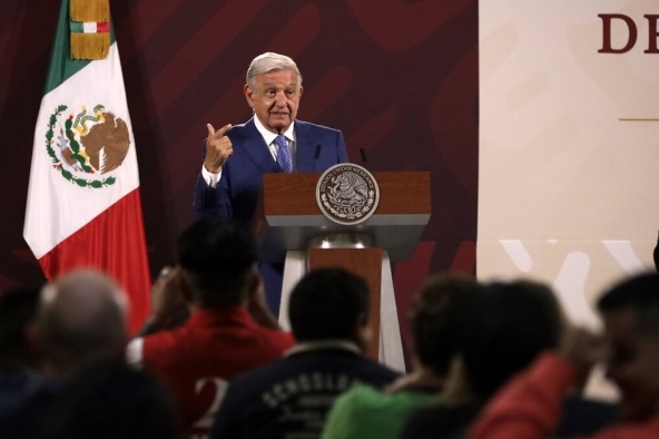 «¡Que muera la corrupción!»: López Obrador oficia la ceremonia del 213 Grito de Independencia