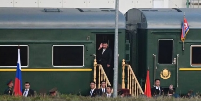 Kim Jong-un deja Rusia a bordo de su tren blindado