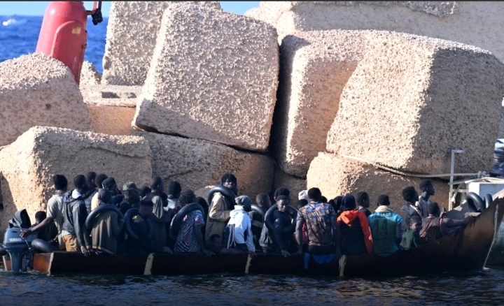 Francia enviará efectivos a la frontera italiana para detener a los migrantes