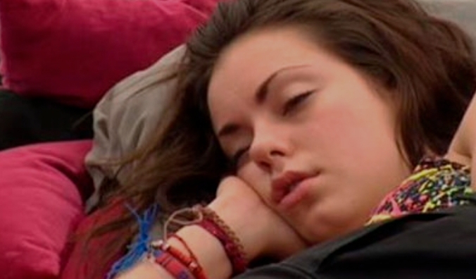 ¿Por qué algunas personas duermen con los ojos abiertos?