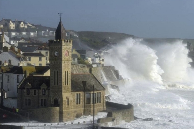 Fuerte tormenta azota el sur de Irlanda