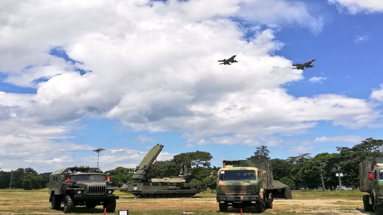 FANB detiene avioneta en Falcón con 455 kilos de droga