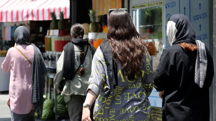 Irán: ley refuerza sanciones para mujeres que no usen velo