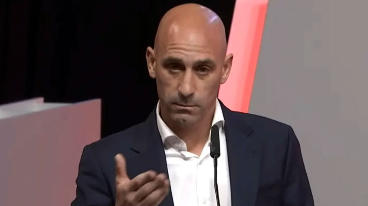 Luis Rubiales renuncia a su cargo de presidente de la RFEF: «Hay poderes fácticos que impedirán mi vuelta»