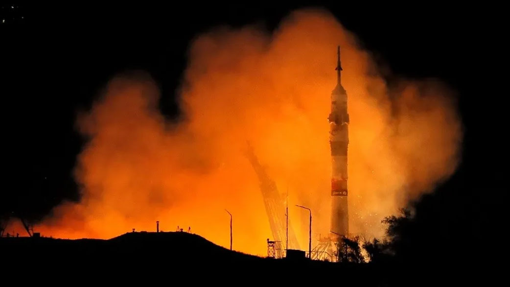 La nave Soyuz MS-24 con dos cosmonautas rusos y una astronauta de EEUU se acopla a la EEI