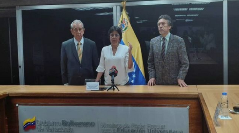 Instan a universidades privadas a garantizar el retorno a clases