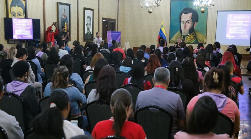 Activan comités de mujeres en la cancillería venezolana