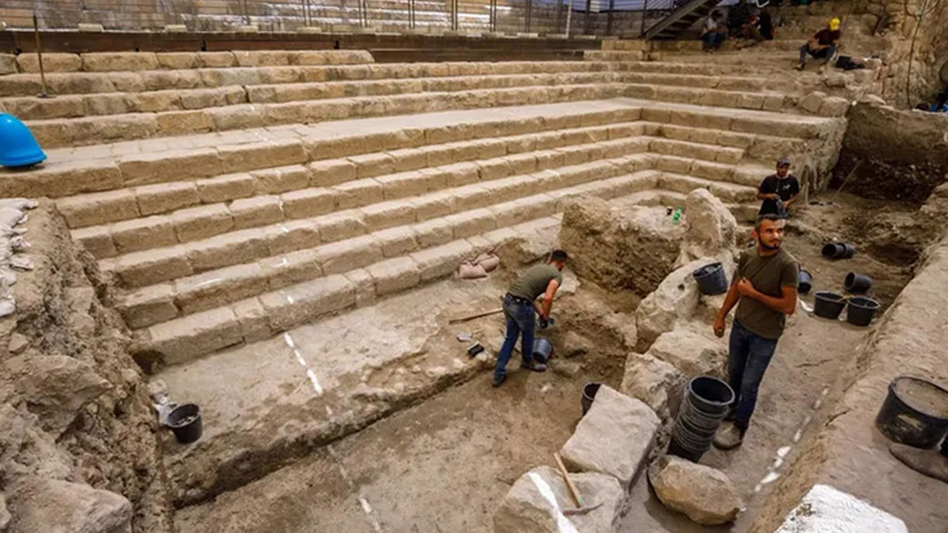 Por primera vez en 2.000 años desentierran en Israel los escalones donde Jesús sanó a un ciego