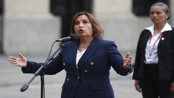 Citan a presidenta de Perú a declarar por muertes en protestas