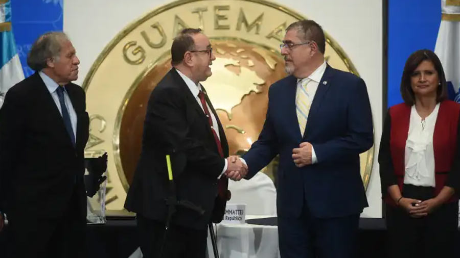 Proceso de transición en Guatemala continúa suspendido y gobierno de Giammattei aún “analiza” propuesta de Arévalo