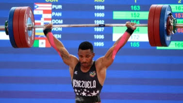 Venezolano Julio Mayora revalidó su medalla de oro en halterofilia en los Juegos Panamericanos 2023