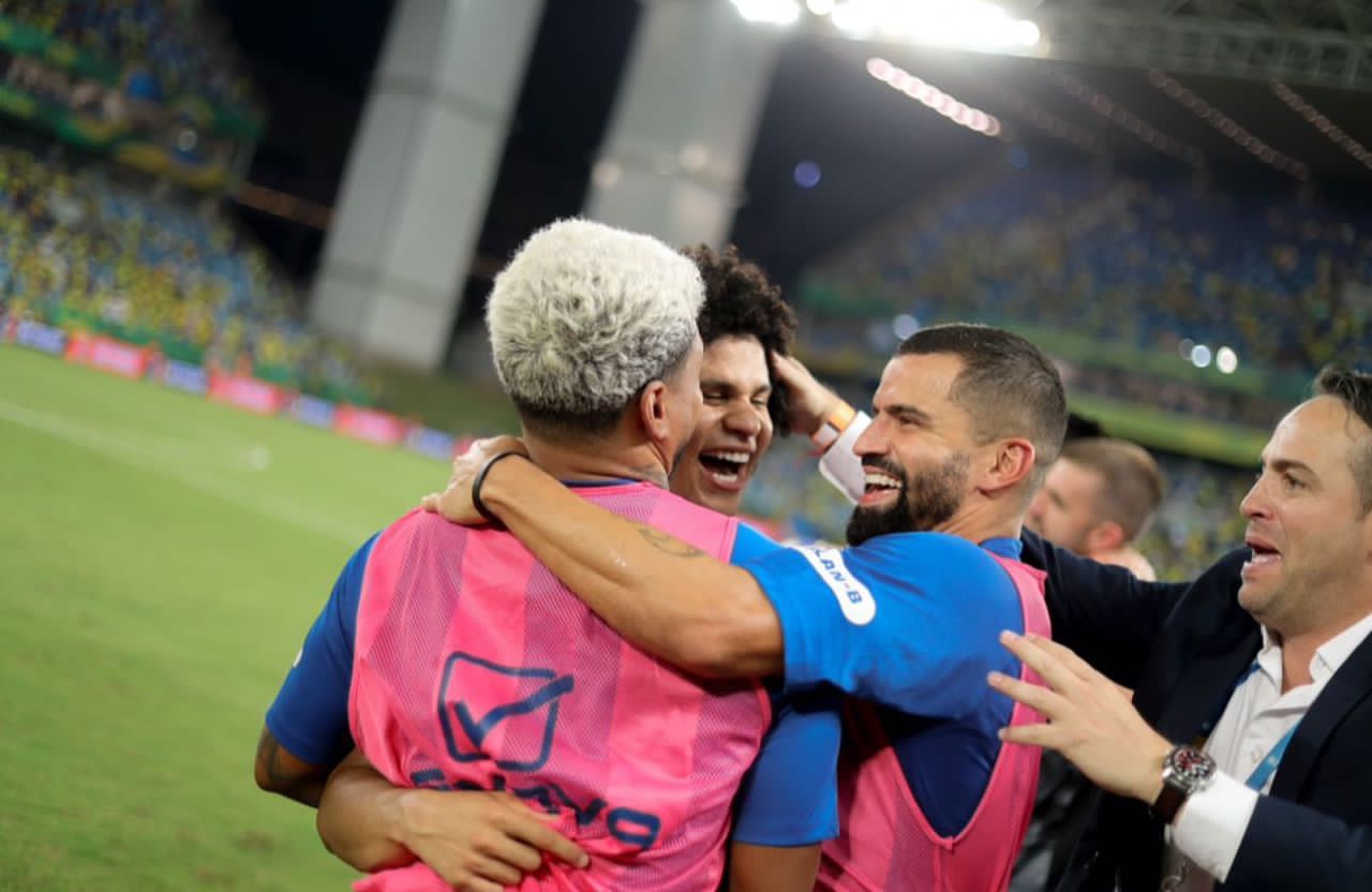 Tomás Rincón celebra empate Vinotinto vs. Brasil: “Abrazando goles acrobáticos en 3, 2, 1”