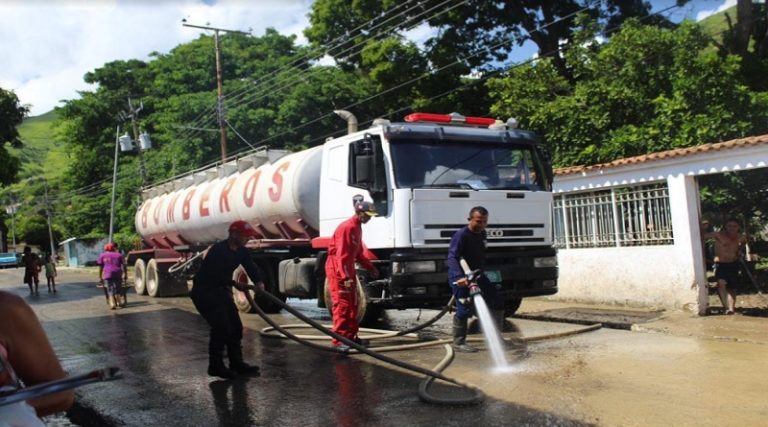Gobierno nacional atiende a familias afectadas por lluvias en Curiepe