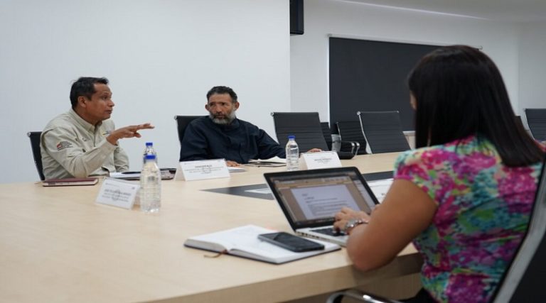 Evalúan estrategias para impulsar producción de vidrio y envases en el país