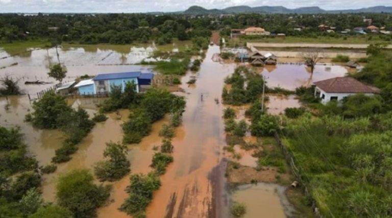 Inundaciones en Camboya afectan a más de 230 mil personas