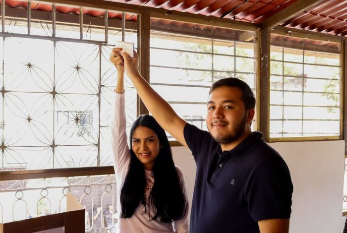 Delsa Solórzano votó «cargada de esperanza» este 22 de octubre