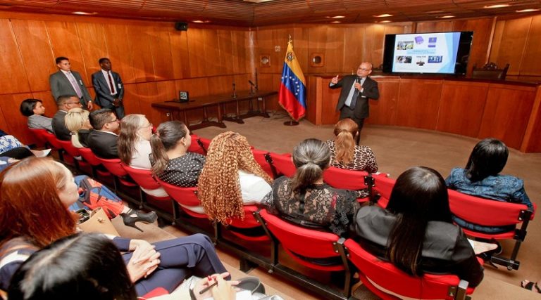 Desarrollan capacitación a jueces del Circuito Judicial de Caracas