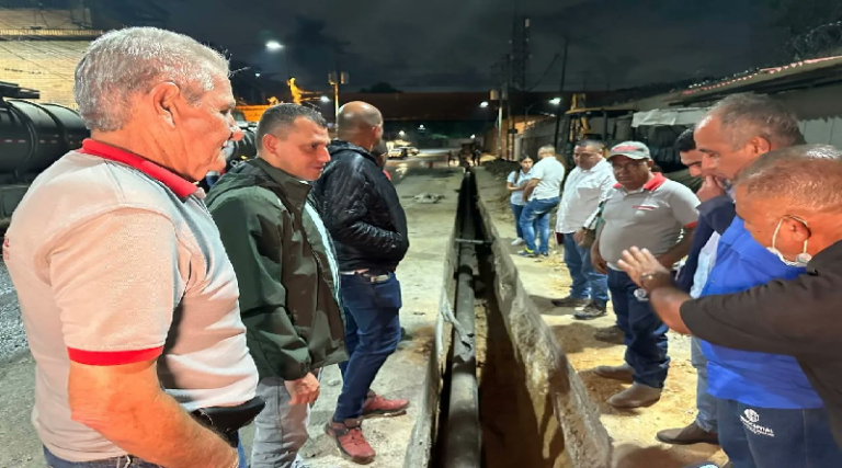 Instalan tubería de agua potable en parroquia Coche de Caracas