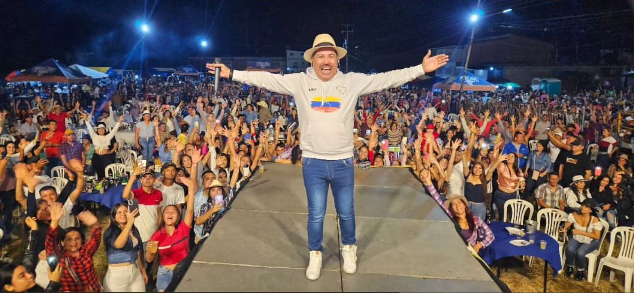 ¡Más de 5.000 personas! Luis Silva enamoró corazones en Táchira con sus canciones románticas (+ Detalles)